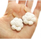 Esenca belega cveta - unikatni uhani v obliki rože