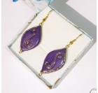 Vijolični uhani z unikatnim vorčkom iz žice